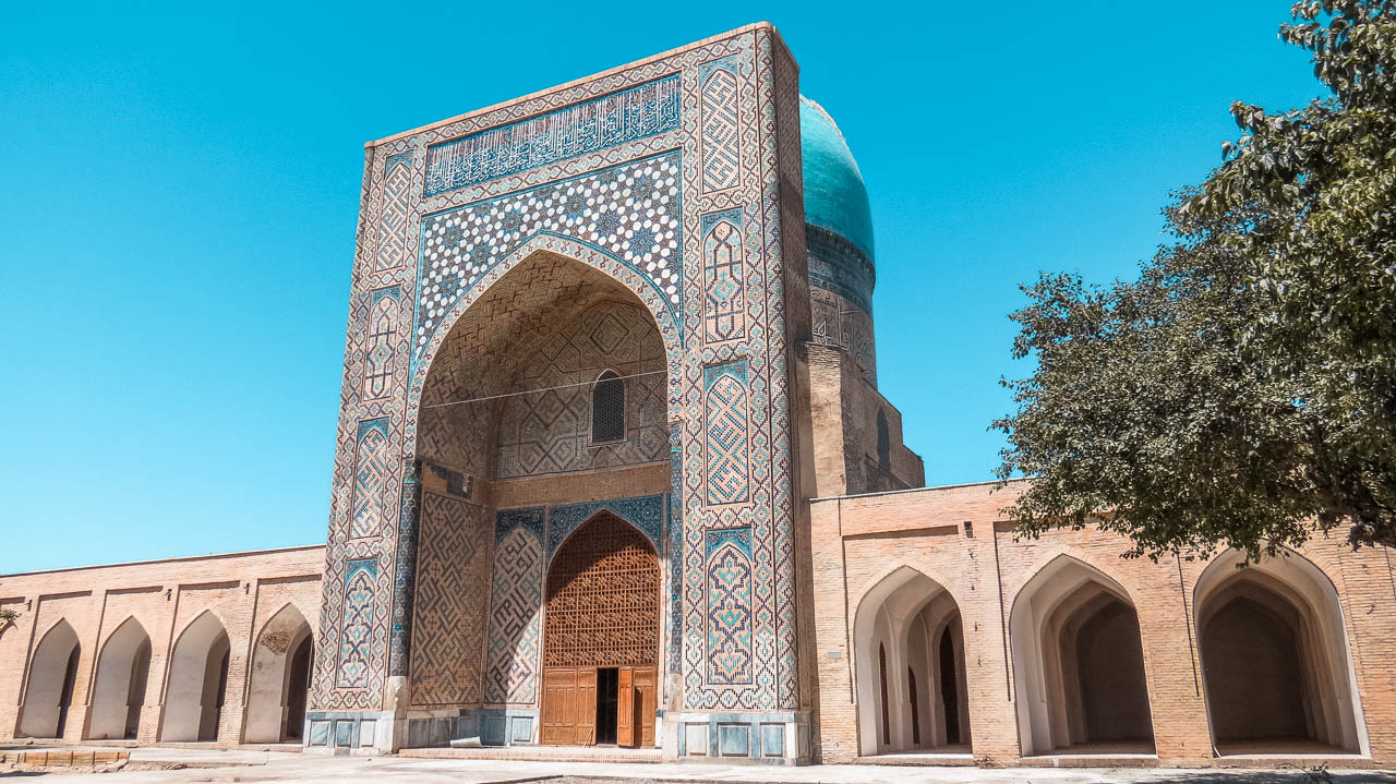 Kok-Gumbaz Mosque, within the Dorut Tilovat Complex, is one of the places to see in Shahrisabz.