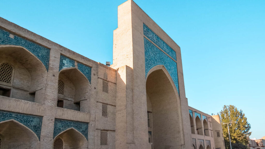 Fachada de la Madrasa Kukeldash