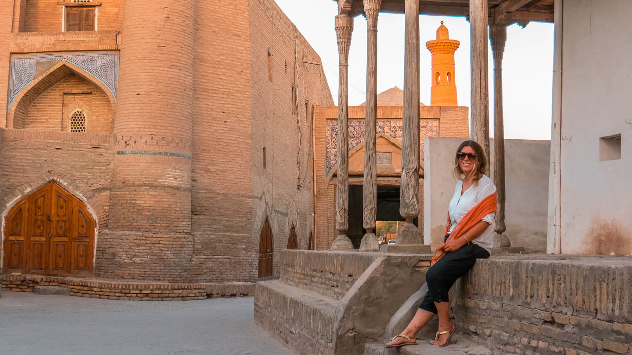 Flor en Oq masjid, una mezquita sencilla en Khiva Uzbekistan