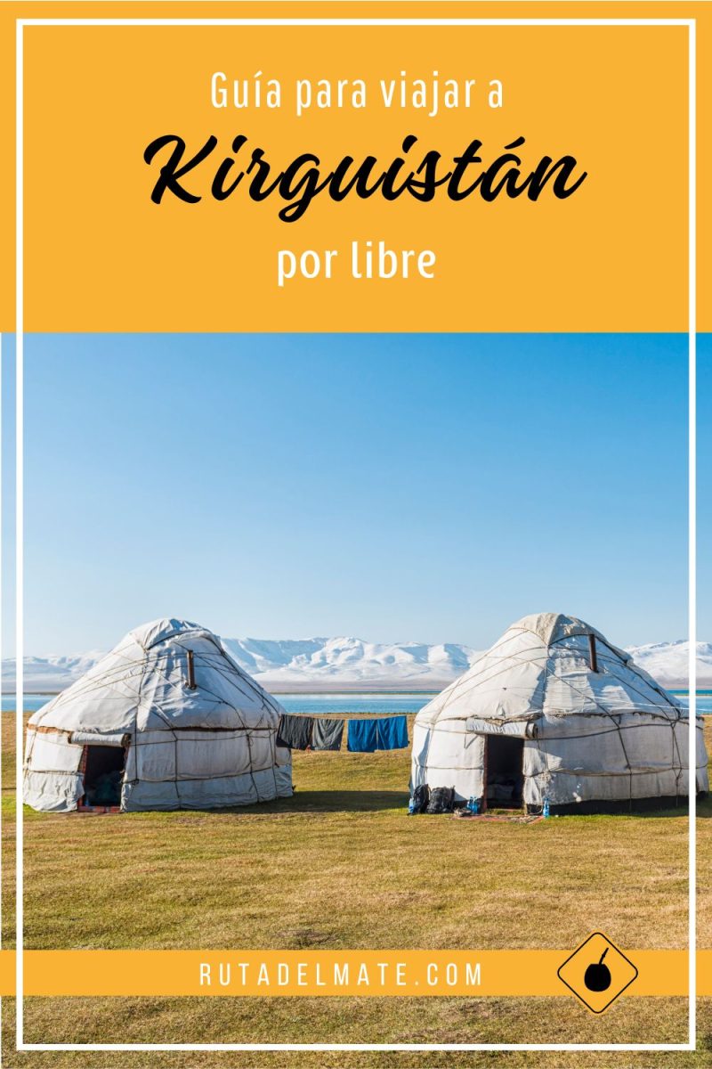 Pin de la Guia para viajar a Kirguistan por libre - con un par de yurtas y el lago Song-Kol detrás